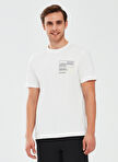 Skechers S241066-102 Graphic M Kırık Beyaz Erkek Bisiklet Yaka Regular Fit T-Shirt