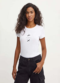 Armani Exchange Beyaz Kadın Standart Baskılı T-Shirt 6DYT26