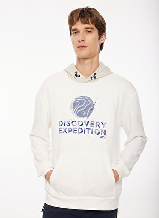 Discovery Expedition Kırık Beyaz Erkek Kapüşon Yaka Loose Fit Baskılı Sweatshirt D3WM-SWT44