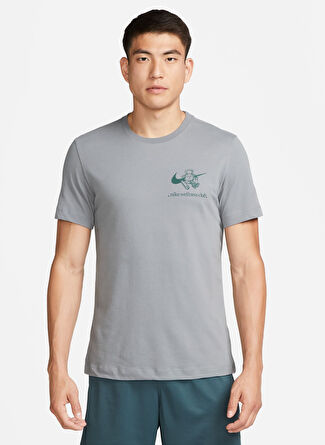 Мужская футболка Nike Gümüş Yuvarlak Yaka Regular Fit FJ2450-065 M NK DF TEE HUMOR 1