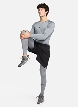 Мужская футболка Nike Gümüş Yuvarlak Yaka Regular Fit FB7919-084 M NP DF TIGHT TOP LS
