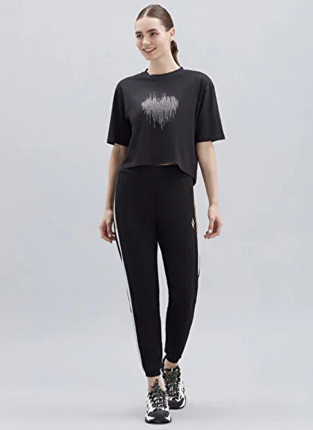 S221173-001 W Graphic Tee Shiny Log Siyah Kadın Yuvarlak Yaka Bol Kesim T-Shirt -1