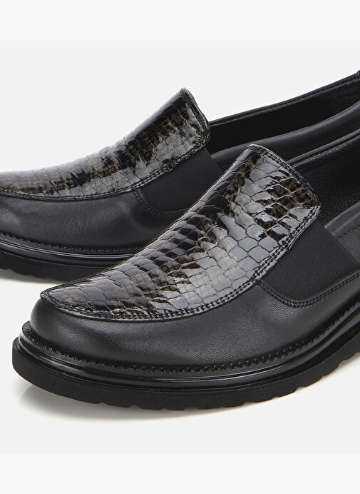 Kadın Deri Siyah Yılan Baskılı Dolgu Topuklu Günlük Loafer 01AYH314440A100 - Görsel 4
