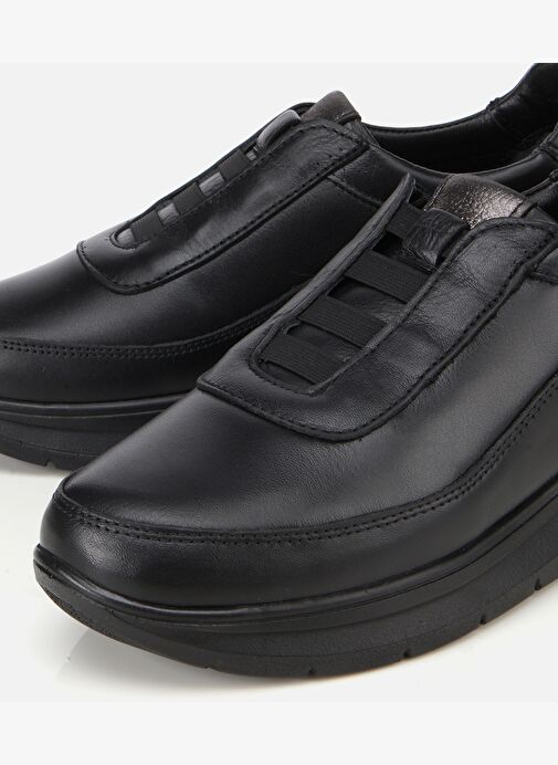 Kadın Deri Siyah Lastik Detaylı Dolgu Topuklu Günlük Loafer 01AYH314480A100 - Görsel 4