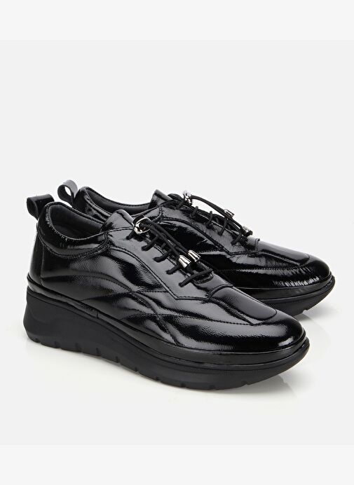 Kadın Rugan Deri Siyah Dolgu Topuklu Spor Ayakkabı 01AYH314490A100 - Görsel 3