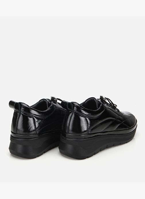 Kadın Rugan Deri Siyah Dolgu Topuklu Spor Ayakkabı 01AYH314490A100 - Görsel 5