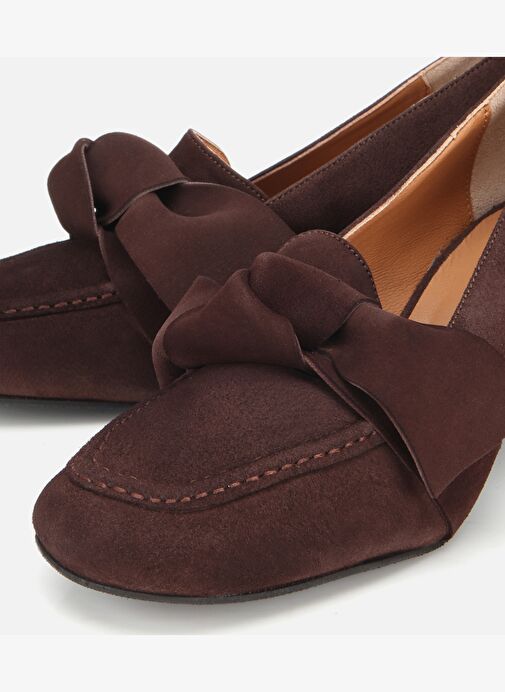 Kadın Süet Kahverengi Fiyonk Detaylı Kalın Topuklu Ayakkabı 01AYH315450A480 - Görsel 4