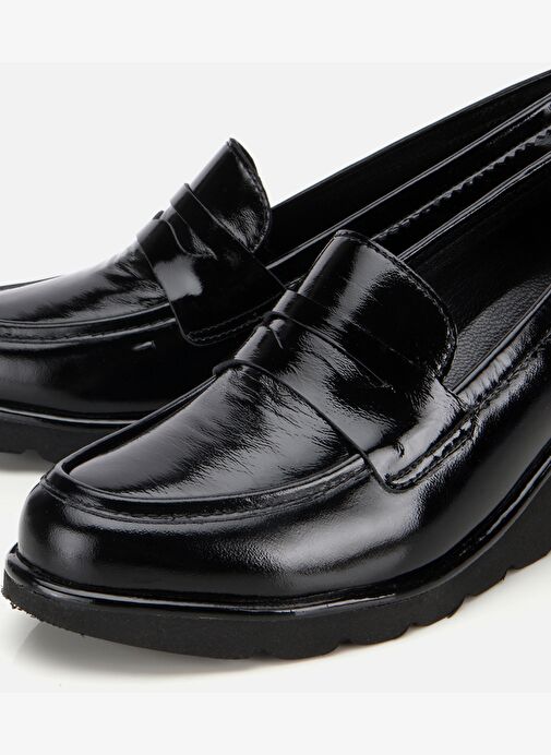 Kadın Rugan Deri Siyah Dolgu topuklu Günlük Loafer 01AYH315570A100 - Görsel 4