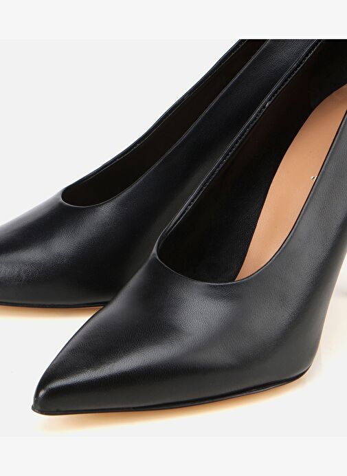 Kadın Deri Siyah Bilekten Bağlamalı Gold Detaylı Yüksek Topuklu Stiletto 01AYH316600A100 - Görsel 4