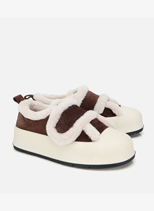 Kadın Süet Deri Kahverengi Kürklü Kalın Bantlı Spor Ayakkabı 01AYH316800A480 - Görsel 3