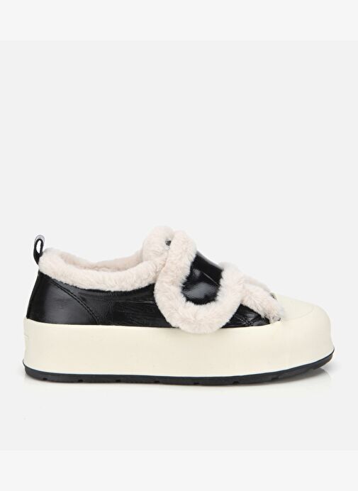 Kadın Rugan Deri Siyah İçi Kürklü Kalın Bantlı Spor Ayakkabı 01AYH316970A100 - Görsel 2