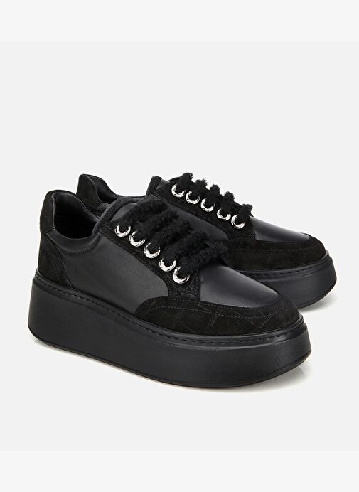 Kadın Deri Siyah Bağcık Detaylı Kalın Tabanlı Spor Ayakkabı 01AYH317820A100 - Görsel 3