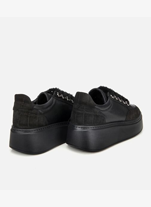 Kadın Deri Siyah Bağcık Detaylı Kalın Tabanlı Spor Ayakkabı 01AYH317820A100 - Görsel 5