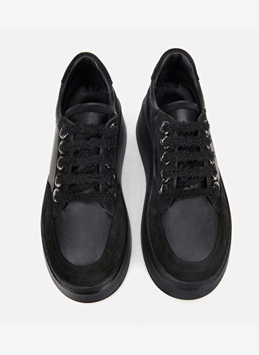 Kadın Deri Siyah Bağcık Detaylı Kalın Tabanlı Spor Ayakkabı 01AYH317820A100 - Görsel 7