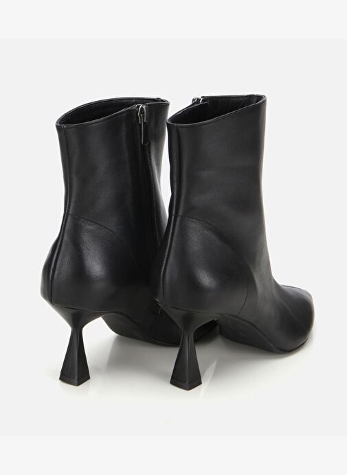 Kadın Deri Siyah Sivri Burunlu Bilekte Topuklu Bot 01BOH312640A100 - Görsel 5