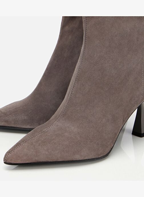 Kadın Süet Deri Vizon Dikiş Detaylı Sivri Kısa Topuklu Bot 01BOH312650A450 - Görsel 4