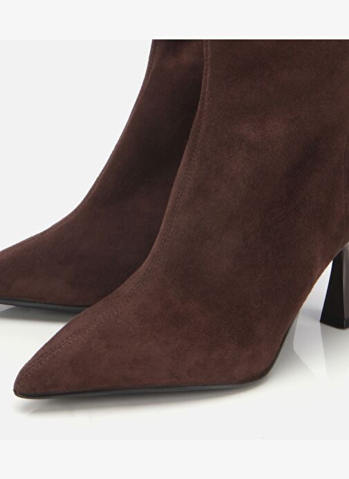 Kadın Süet Deri Kahverengi Dikiş Detaylı Sivri Kısa Topuklu Bot 01BOH312650A480 - Görsel 4