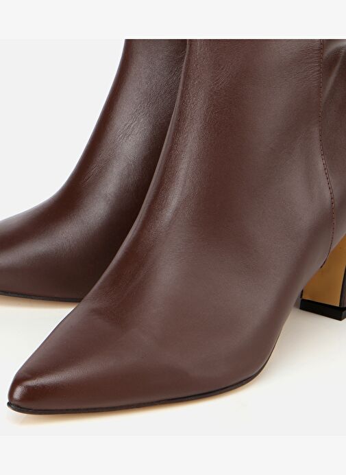Kadın Deri Kahverengi Sivri Burunlu Bilekte Topuklu Bot 01BOH312690A480 - Görsel 4