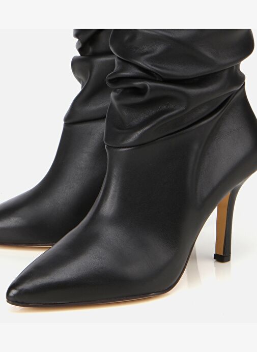 Kadın Deri Siyah Büzgülü Sivri Burunlu İnce Topuklu Bot 01BOH312730A100 - Görsel 4