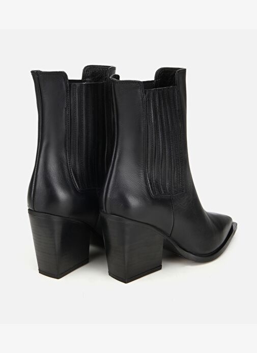Kadın Deri Siyah Lastik Detaylı Sivri Burunlu Topuklu Bot 01BOH312830A100 - Görsel 5