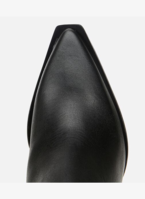 Kadın Deri Siyah Lastik Detaylı Sivri Burunlu Topuklu Bot 01BOH312830A100 - Görsel 7