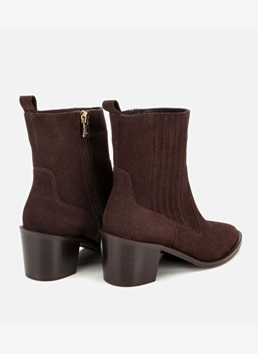 Kadın Süet Deri Kahverengi Sivri Burunlu Lastik Detaylı Topuklu Bot 01BOH313130A480 - Görsel 5