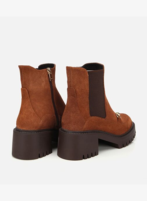 Kadın Süet Deri Taba Tokalı Lastik Detaylı Kalın Tabanlı Topuklu Bot 01BOH313200A370 - Görsel 5