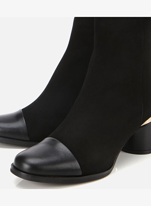 Kadın Süet Deri Siyah Gold Detaylı Bilekte Topuklu Bot 01BOH313300A100 - Görsel 4