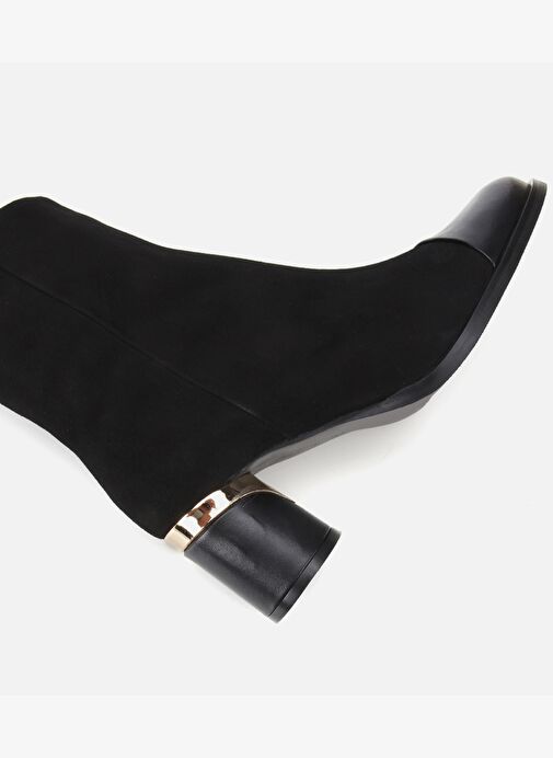 Kadın Süet Deri Siyah Gold Detaylı Bilekte Topuklu Bot 01BOH313300A100 - Görsel 7