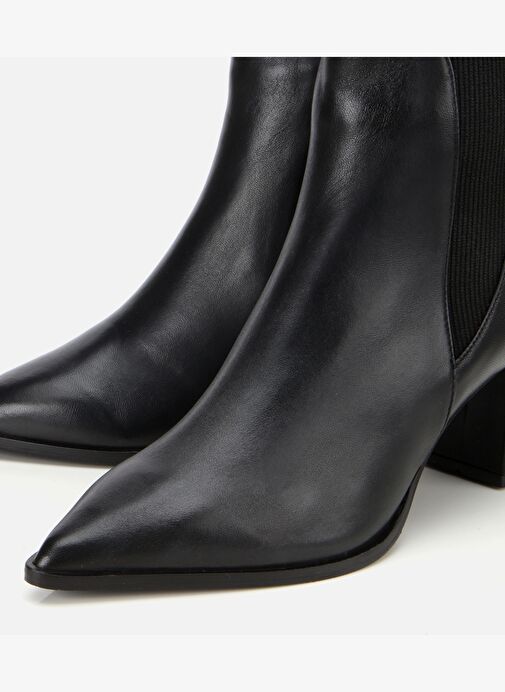 Kadın Deri Siyah Sivri Burunlu Streç Detaylı Bilekte Topuklu Bot 01BOH313310A100 - Görsel 4