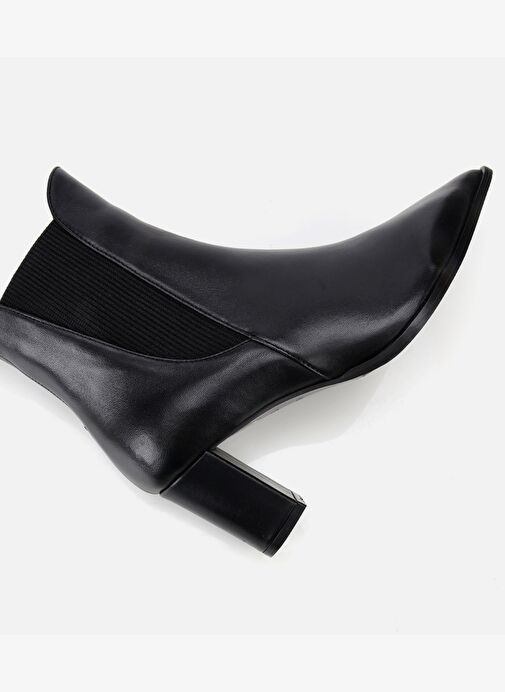 Kadın Deri Siyah Sivri Burunlu Streç Detaylı Bilekte Topuklu Bot 01BOH313310A100 - Görsel 7