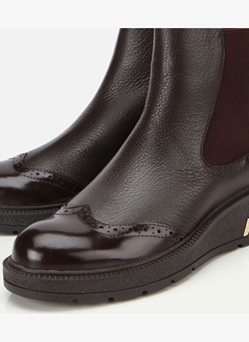 Kadın Deri Kahverengi Lastik Detaylı Dolgu Topuklu Bot 01BOH313380A480 - Görsel 4