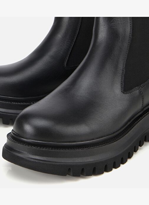 Kadın Deri Siyah Lastik Detaylı Kalın Tabanlı Düz Bot 01BOH314540A100 - Görsel 4