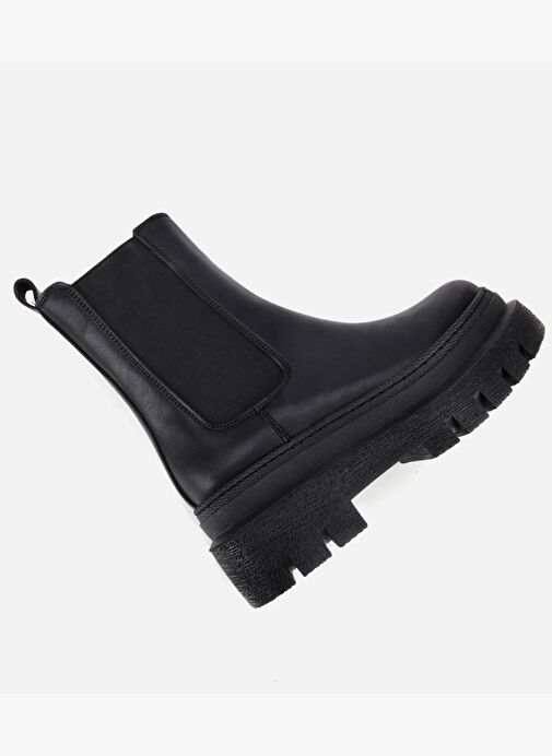 Kadın Siyah Lastik Detaylı Kalın Tabanlı Düz Bot 01BOH314880A100 - Görsel 7