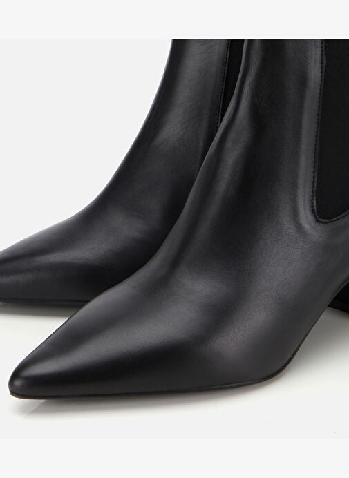 Kadın Deri Siyah Yumuşak Dokulu Lastik Detaylı Topuklu Bot 01BOH315510A100 - Görsel 4