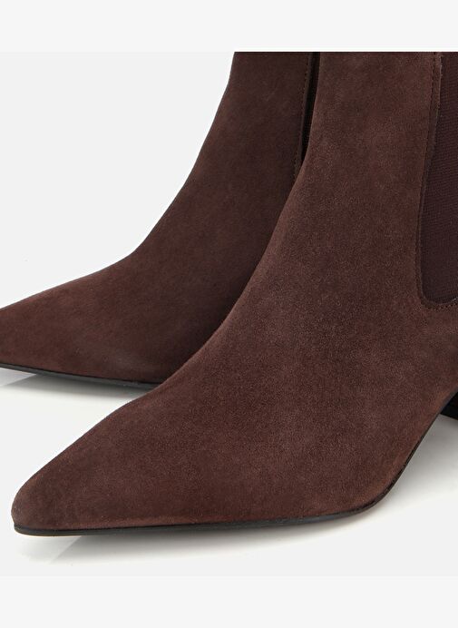 Kadın Süet Deri Kahverengi Lastik Detaylı Siviri Burunlu Topuklu Bot 01BOH315520A480 - Görsel 4