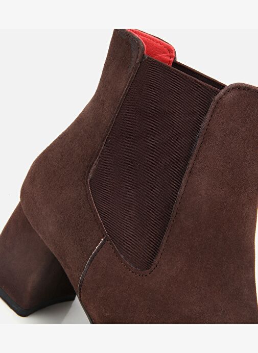 Kadın Süet Deri Kahverengi Lastik Detaylı Siviri Burunlu Topuklu Bot 01BOH315520A480 - Görsel 7