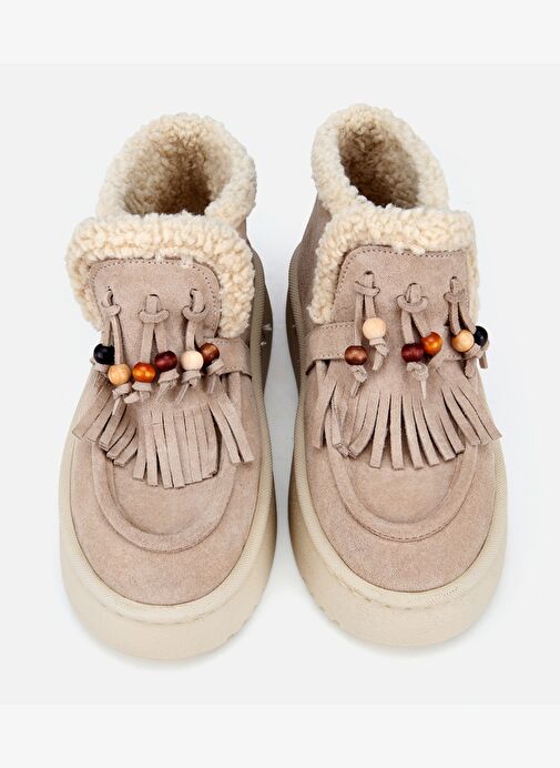 Kadın Süet Deri Bej İçi Kürklü Saçaklı Püskül Detaylı Düz Bot 01BOH316870A310 - Görsel 8