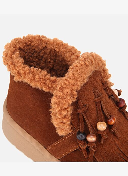 Kadın Süet Deri Taba İçi Kürklü Saçaklı Püskül Detaylı Düz Bot 01BOH316870A370 - Görsel 3