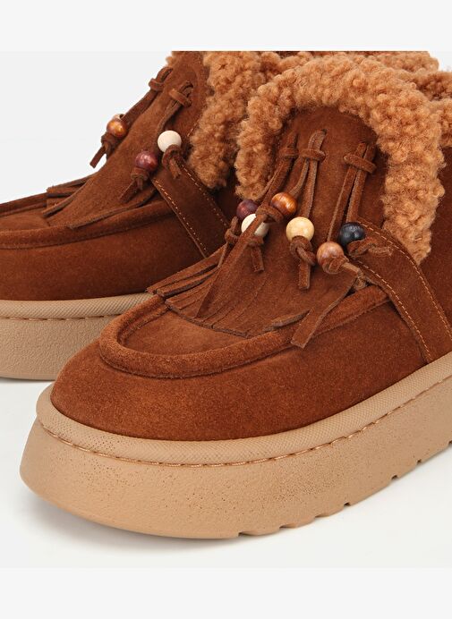 Kadın Süet Deri Taba İçi Kürklü Saçaklı Püskül Detaylı Düz Bot 01BOH316870A370 - Görsel 5