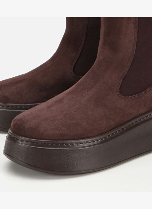 Kadın Süet Deri Kahverengi Lastik Detaylı Kalın Tabanlı Düz Bot 01BOH317830A480 - Görsel 4