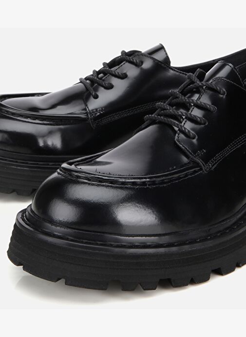 Erkek Rugan Deri Siyah Dikiş Detaylı Kalın Tabanlı Günlük Ayakkabı 02AYH312370A100 - Görsel 4