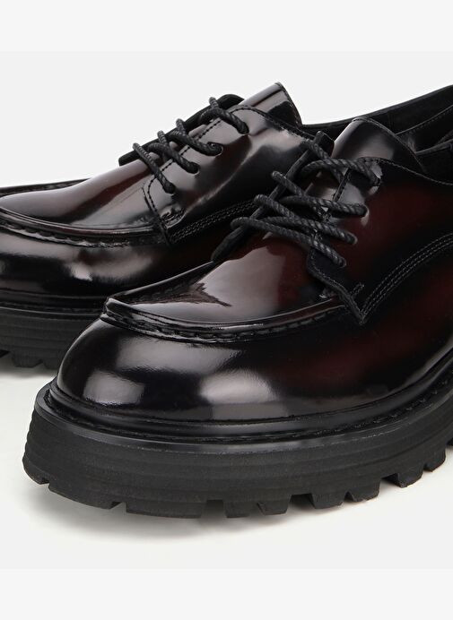 Erkek Rugan Deri Bordo Dikiş Detaylı Kalın Tabanlı Günlük Ayakkabı 02AYH312370A780 - Görsel 4