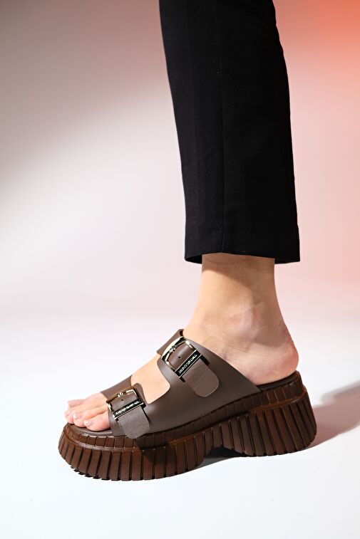 JOANES Kahve Cilt Hakiki Deri Çift Bantlı Kadın Dolgu Taban Terlik - Görsel 4