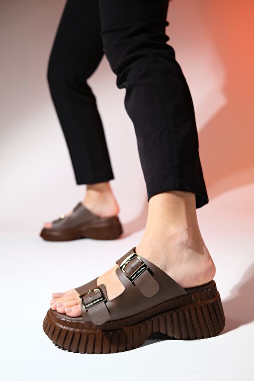 JOANES Kahve Cilt Hakiki Deri Çift Bantlı Kadın Dolgu Taban Terlik - Görsel 5