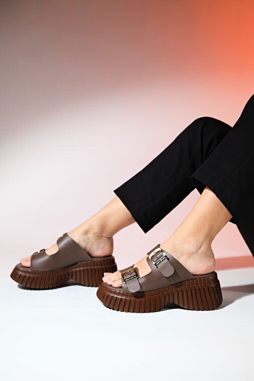 JOANES Kahve Cilt Hakiki Deri Çift Bantlı Kadın Dolgu Taban Terlik - Görsel 7