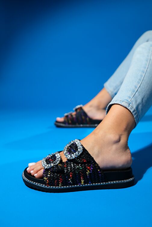 DUNGEON Siyah Renkli Tüvit Çift Bantlı Taş Tokalı Kadın Terlik - Görsel 3