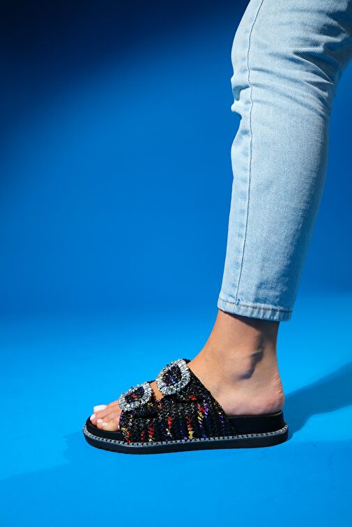 DUNGEON Siyah Renkli Tüvit Çift Bantlı Taş Tokalı Kadın Terlik - Görsel 4