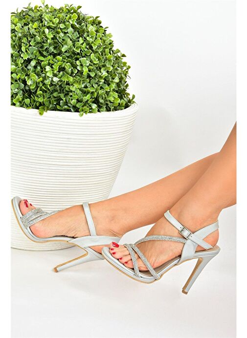 Gümüş Saten Kumaş Taşlı Kadın Abiye Topuklu Ayakkabı M246011104 - Görsel 6