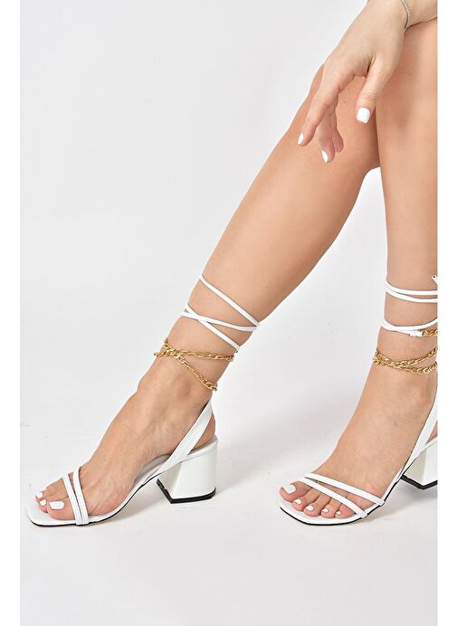 Beyaz Kısa Topuklu Altın Zincir Detaylı Bilekten Bağlamalı Kadın Ayakkabı M369541209 - Görsel 5
